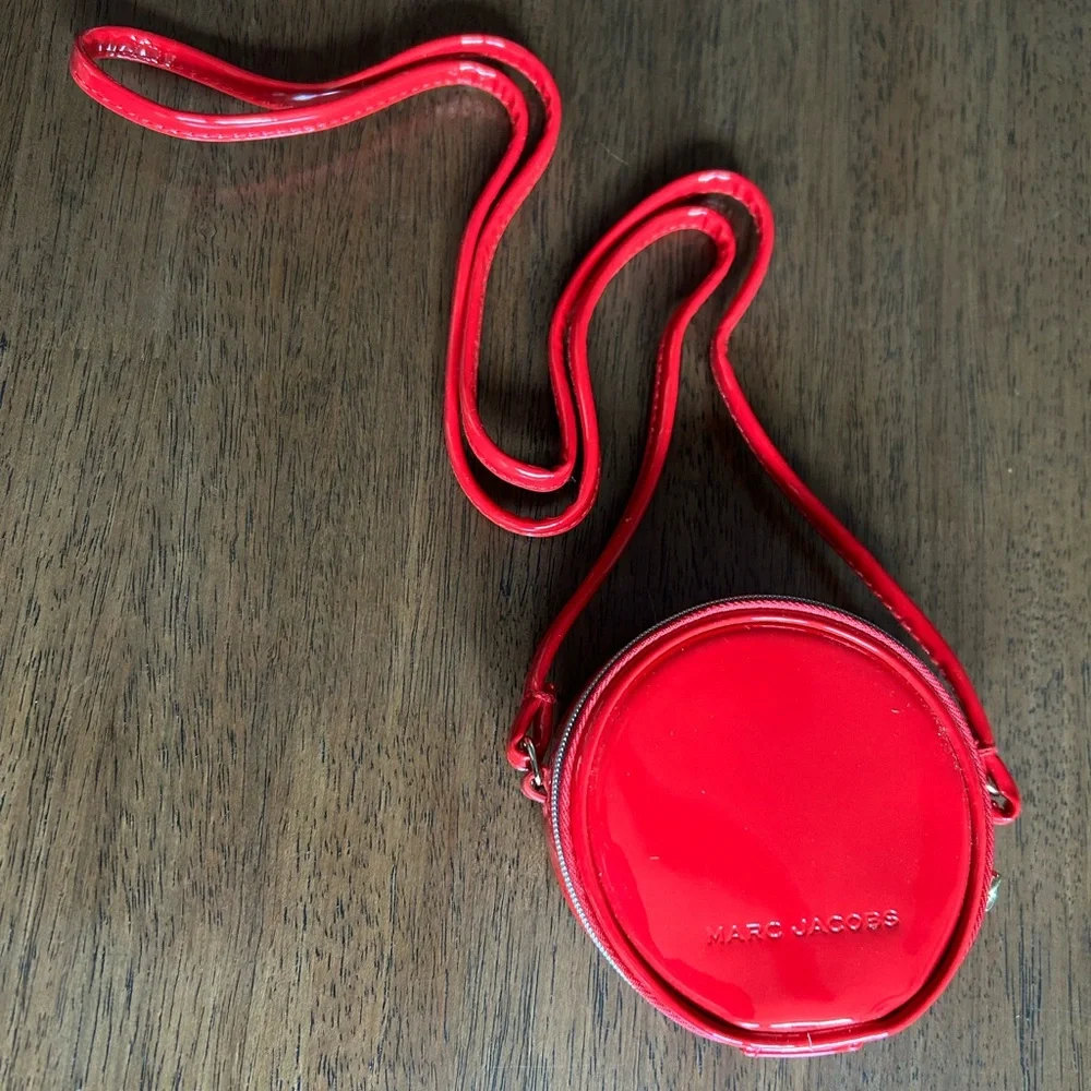 MARC JACOBS Mini 4 Inch Red Patent Leather Crossbody Round Circle Canteen Bag - Picture 2 of 9